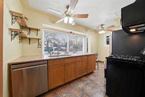 4126 38 Street, Red Deer, AB - Indoor Photo Showing Kitchen