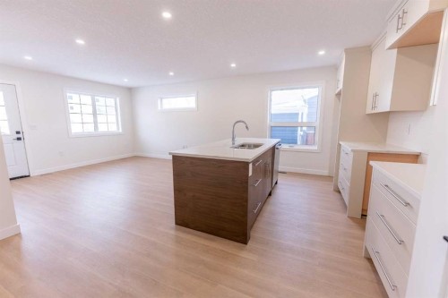 5139 48 Street, Innisfail, AB - Indoor Photo Showing Kitchen
