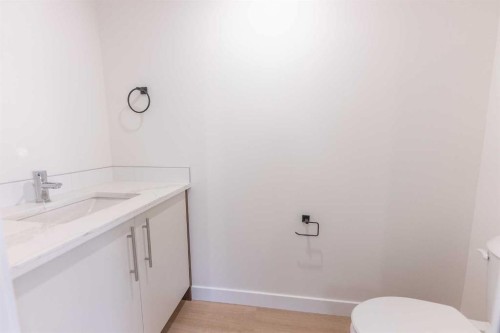 5139 48 Street, Innisfail, AB - Indoor Photo Showing Bathroom