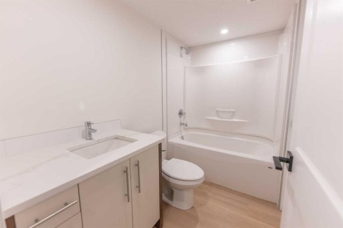 5139 48 Street, Innisfail, AB - Indoor Photo Showing Bathroom