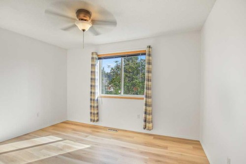 52 Harper Drive, Sylvan Lake, AB - Indoor Photo Showing Other Room