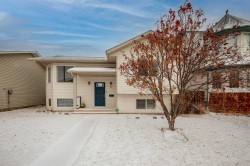 52 Harper Drive  Sylvan Lake, AB T4S 1X7