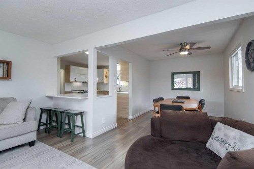 34 Wright Avenue, Red Deer, AB - Indoor Photo Showing Living Room