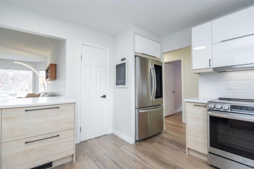 34 Wright Avenue, Red Deer, AB - Indoor Photo Showing Kitchen