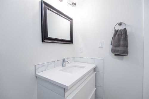 34 Wright Avenue, Red Deer, AB - Indoor Photo Showing Bathroom