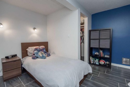 34 Wright Avenue, Red Deer, AB - Indoor Photo Showing Bedroom