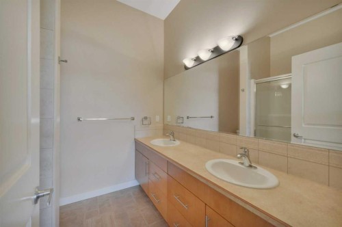 411-5110 36 Street, Red Deer, AB - Indoor Photo Showing Bathroom