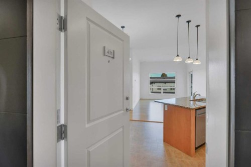 411-5110 36 Street, Red Deer, AB - Indoor Photo Showing Kitchen