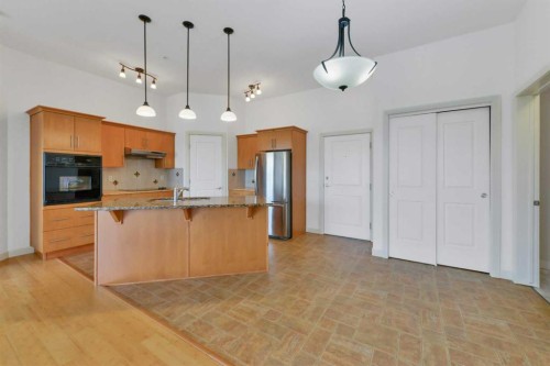 411-5110 36 Street, Red Deer, AB - Indoor Photo Showing Kitchen