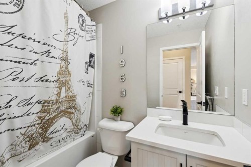 306-20 Mahogany Mews Se, Calgary, AB - Indoor Photo Showing Bathroom