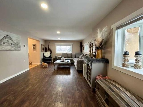 5008 54Th Ave, Bashaw, AB - Indoor