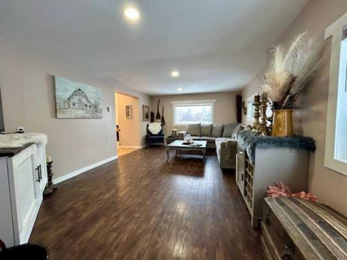 5008 54Th Ave, Bashaw, AB - Indoor