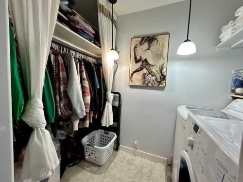 5008 54Th Ave, Bashaw, AB - Indoor Photo Showing Laundry Room
