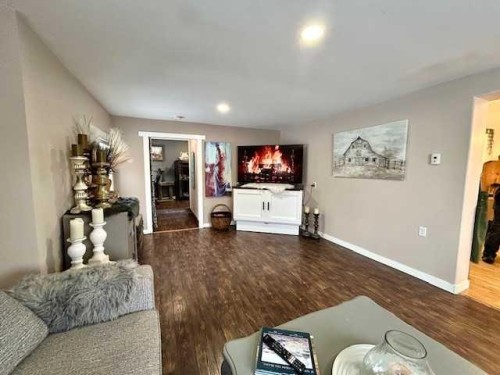 5008 54Th Ave, Bashaw, AB - Indoor Photo Showing Living Room