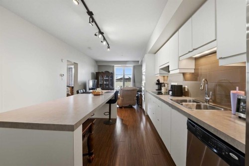 5226-2660 22 Street, Red Deer, AB - Indoor Photo Showing Kitchen With Double Sink