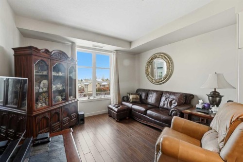 5226-2660 22 Street, Red Deer, AB - Indoor Photo Showing Living Room