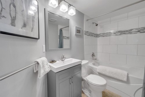 10 Wilkinson Circle, Sylvan Lake, AB - Indoor Photo Showing Bathroom