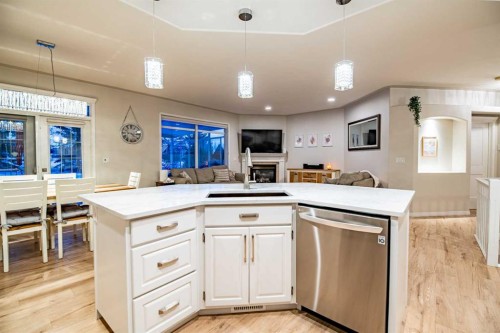 114 Alberts Close, Red Deer, AB - Indoor Photo Showing Kitchen