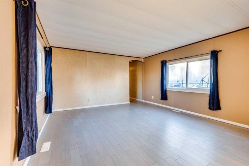 26-501 School Road, Trochu, AB 