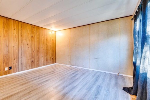 26-501 School Road, Trochu, AB 