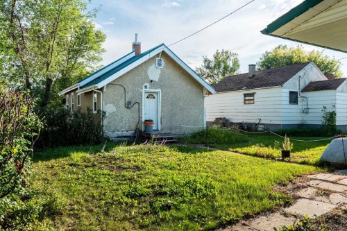 402 Main Street, Trochu, AB - Outdoor