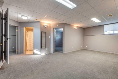 25-320 7 Avenue Ne, Three Hills, AB - Indoor Photo Showing Basement