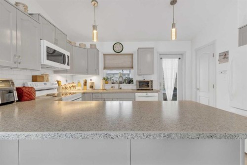 85 Kendrew Drive, Red Deer, AB - Indoor Photo Showing Kitchen