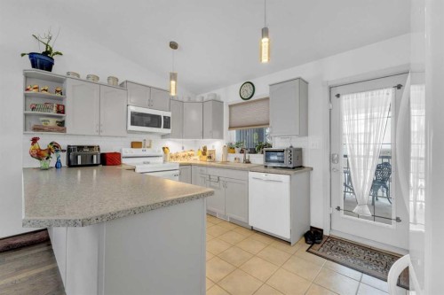 85 Kendrew Drive, Red Deer, AB - Indoor Photo Showing Kitchen
