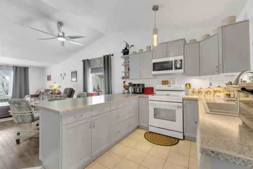 85 Kendrew Drive, Red Deer, AB - Indoor Photo Showing Kitchen