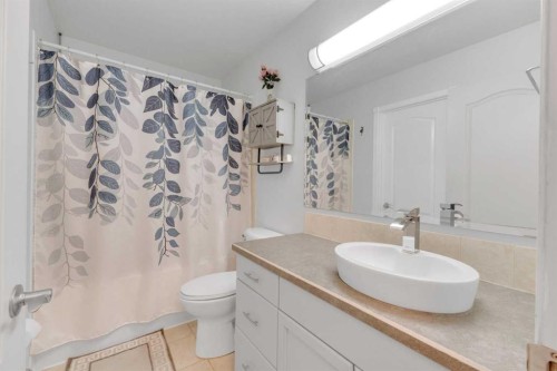 85 Kendrew Drive, Red Deer, AB - Indoor Photo Showing Bathroom