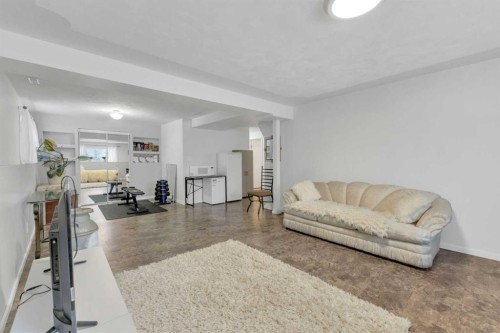 85 Kendrew Drive, Red Deer, AB - Indoor Photo Showing Living Room