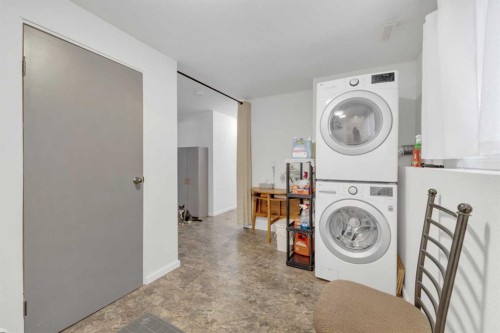 85 Kendrew Drive, Red Deer, AB - Indoor Photo Showing Laundry Room
