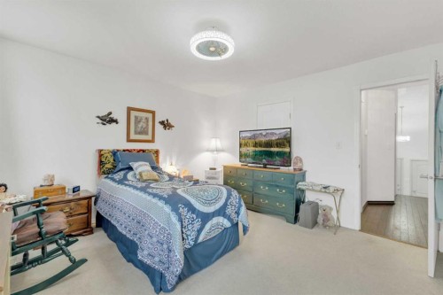 85 Kendrew Drive, Red Deer, AB - Indoor Photo Showing Bedroom