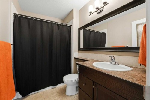 35 Windermere Close, Red Deer, AB - Indoor Photo Showing Bathroom