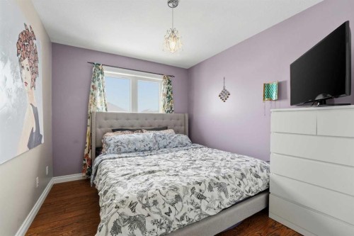 35 Windermere Close, Red Deer, AB - Indoor Photo Showing Bedroom
