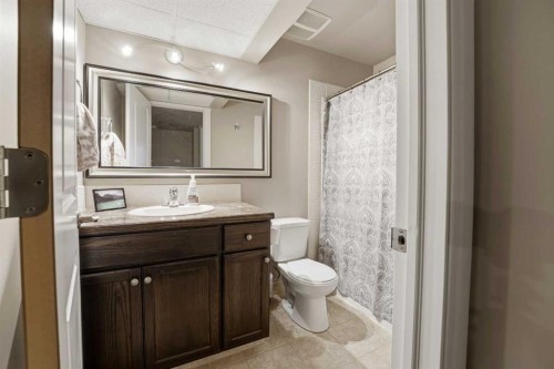 35 Windermere Close, Red Deer, AB - Indoor Photo Showing Bathroom