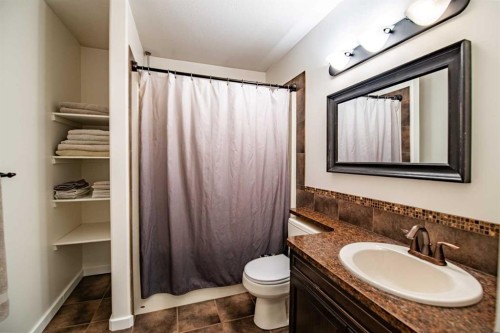 42 Landry Bend, Red Deer, AB - Indoor Photo Showing Bathroom