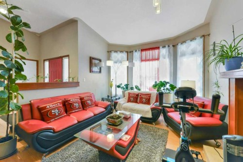 56 Dawson Street, Red Deer, AB - Indoor Photo Showing Living Room