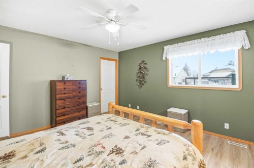 109 Kingston Drive, Red Deer, AB - Indoor Photo Showing Bedroom