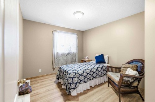 109 Kingston Drive, Red Deer, AB - Indoor Photo Showing Bedroom