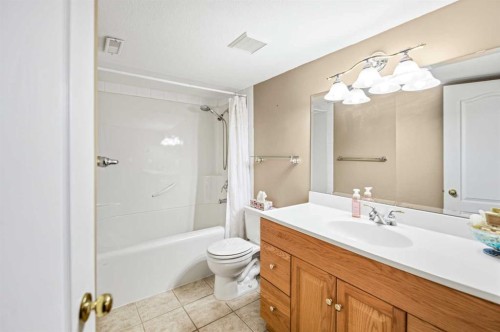 109 Kingston Drive, Red Deer, AB - Indoor Photo Showing Bathroom