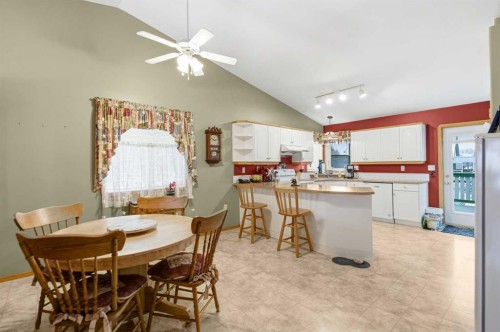 109 Kingston Drive, Red Deer, AB - Indoor Photo Showing Dining Room