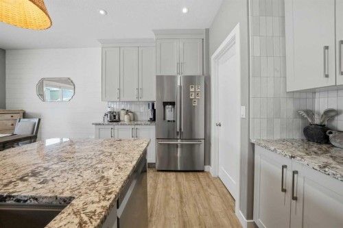 35 Tory Close, Red Deer, AB - Indoor Photo Showing Kitchen With Upgraded Kitchen