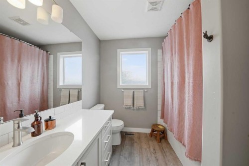 35 Tory Close, Red Deer, AB - Indoor Photo Showing Bathroom
