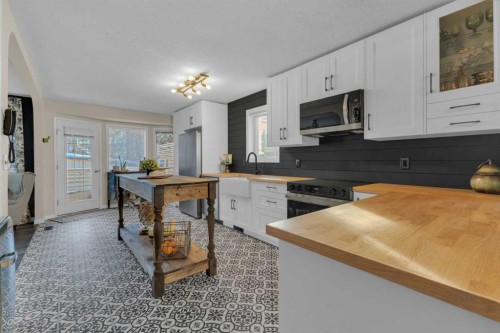 63 Duston Street, Red Deer, AB - Indoor Photo Showing Kitchen