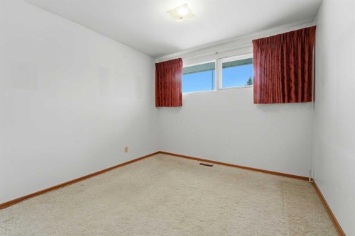 3927 Exeter Crescent, Red Deer, AB - Indoor Photo Showing Other Room