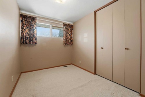 3927 Exeter Crescent, Red Deer, AB - Indoor Photo Showing Other Room