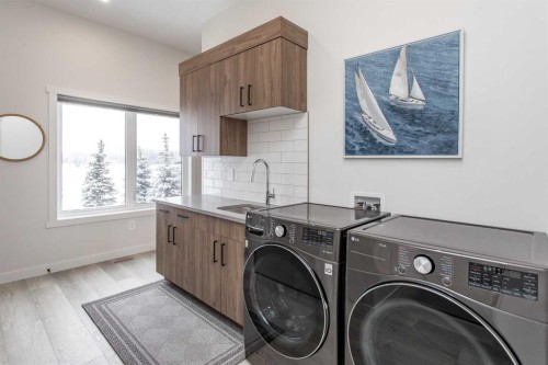 2 Twin Rose Court, Jarvis Bay, AB - Indoor Photo Showing Laundry Room