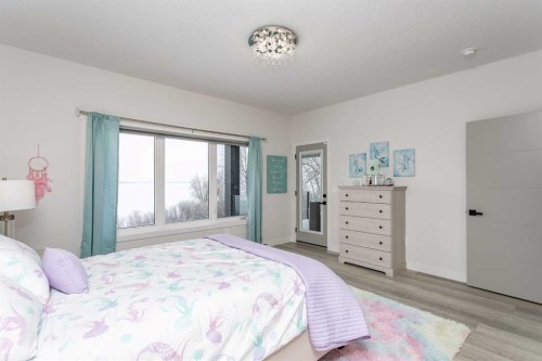 2 Twin Rose Court, Jarvis Bay, AB - Indoor Photo Showing Bedroom