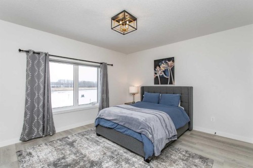 2 Twin Rose Court, Jarvis Bay, AB - Indoor Photo Showing Bedroom